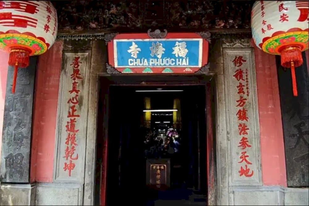 The Jade Emperor Pagoda was established by the Cantonese